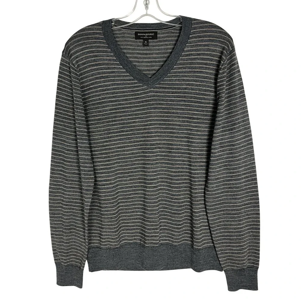 Banana Republic‎ Sweater Men's Size M Gray Striped V-neck 100% Merino Wool